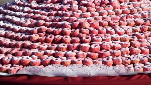 Кулинарная композиция из 22 тысяч 830 пончиков, изготовленная на Арт – фестивале в Осинниках