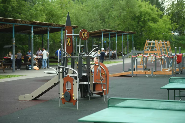 Детская площадка в сквере Детская площадка в сквере