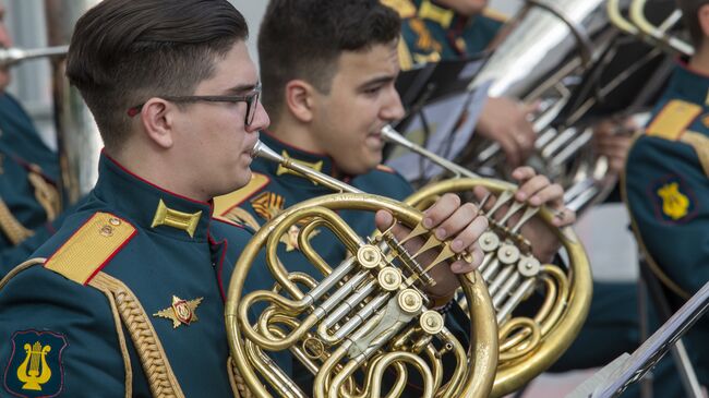 Выступление военного оркестра ВУНЦ СВ Общевойсковая академия ВС РФ. Усадьба Воронцово