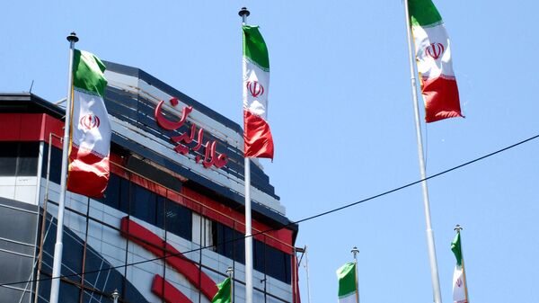 Флаги Ирана на одной из улиц Тегерана, архивное фото