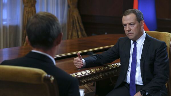 Председатель правительства РФ Дмитрий Медведев во время интервью газете Коммерсантъ. 6 августа 2018