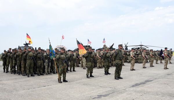 Военнослужащие военно-политического блока НАТО на открытии международных военных учений Noble Partner под эгидой НАТО в Грузии Военнослужащие военно-политического блока НАТО на открытии международных военных учений Noble Partner под эгидой НАТО в Грузии