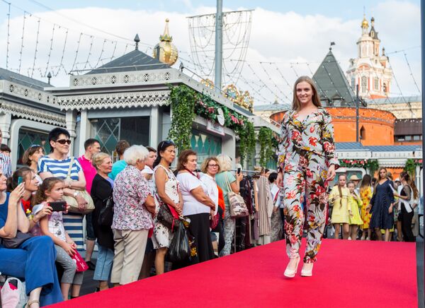 Показ Путешествие по России в рамках V Всероссийской ярмарки одежды