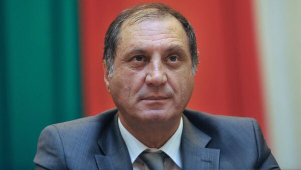 Кандидат в президенты Республики Абхазия премьер-министр Сергей Шамба на Конгрессе народов Абхазии. 2011 год