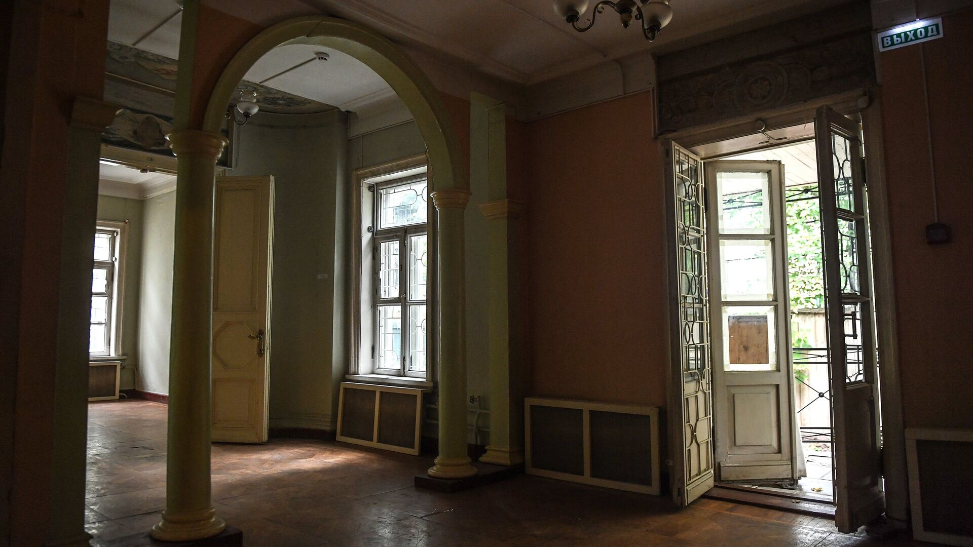 Московский Дом Палибина, который является памятником деревянного зодчества начала XIX века, во время реставрации - РИА Новости, 1920, 16.06.2023