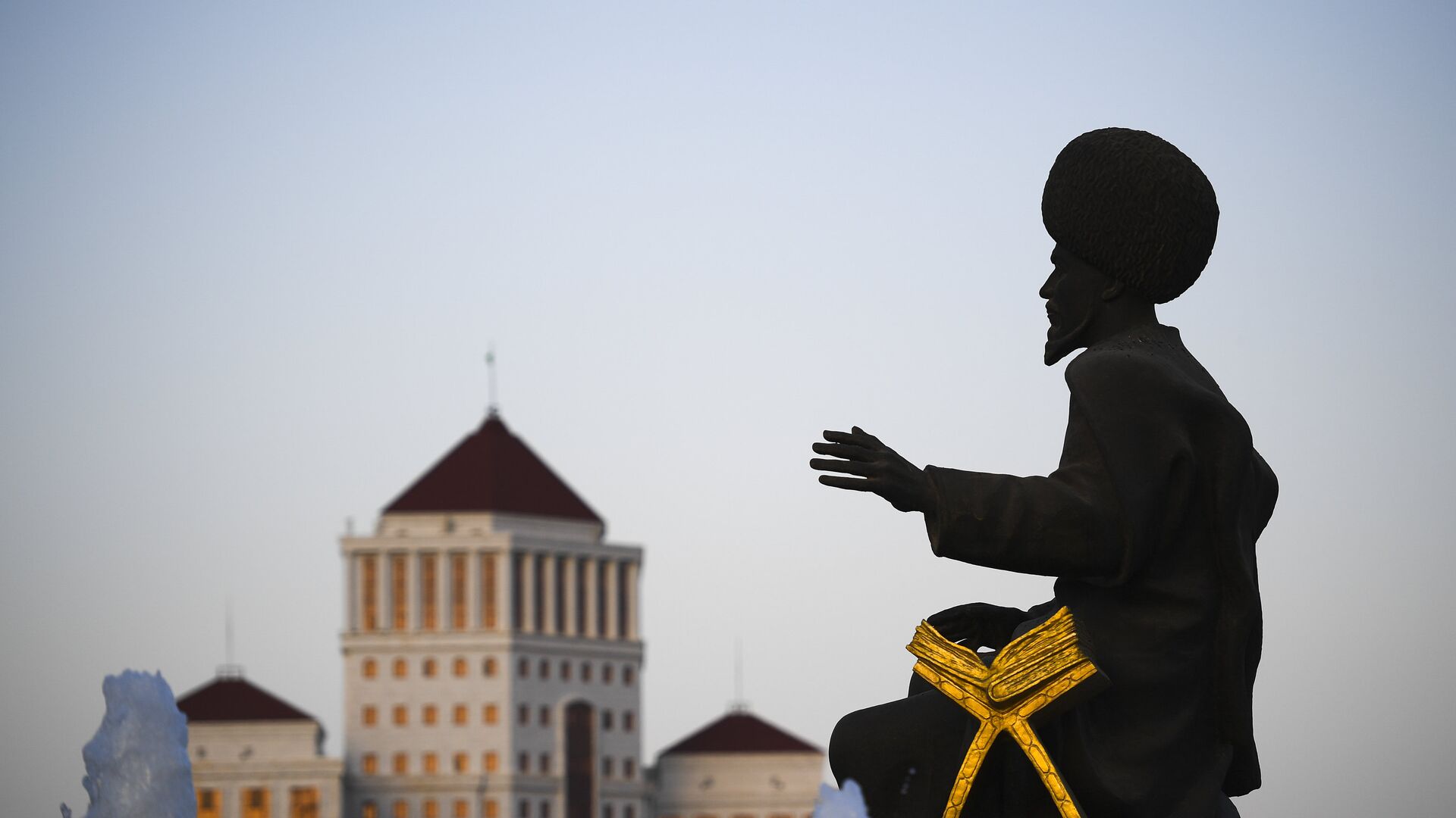 Скульптура народного героя Туркменистана  в Ашхабаде - РИА Новости, 1920, 21.01.2023