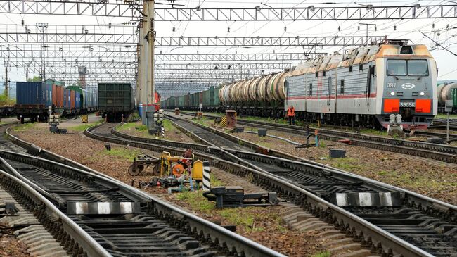 Подвижной состав на путях сортировочной станции. Архивное фото