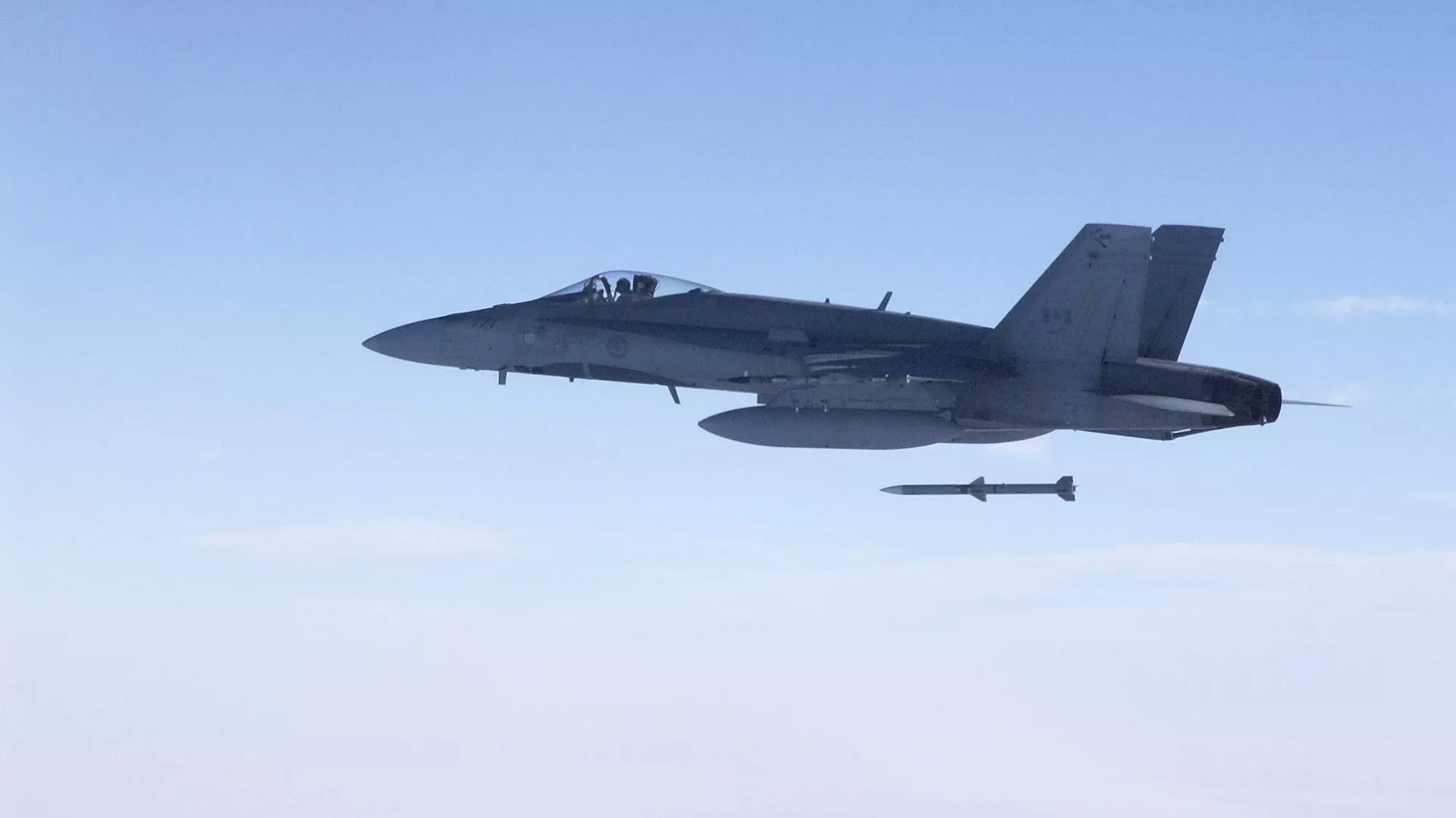 Запуск ракеты AIM-120 AMRAAM - РИА Новости, 1920, 02.10.2025