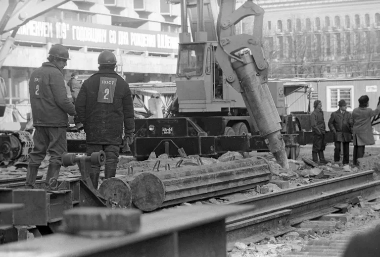 Во время передвижения здания редакции газеты Труд Во время передвижения здания редакции газеты Труд