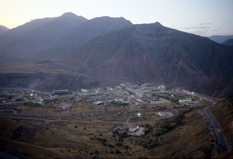 Строительная площадка Рогунской гидроэлектростанции на реке Вахш. 1996 год 