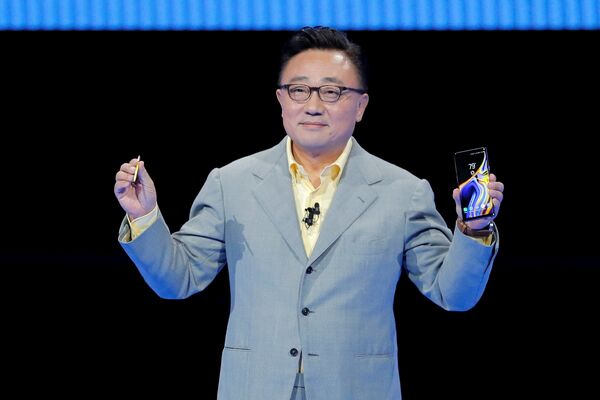 Генеральный директор Samsung Донг Джинг Ко на презентации Galaxy Unpacked в Нью-Йорке