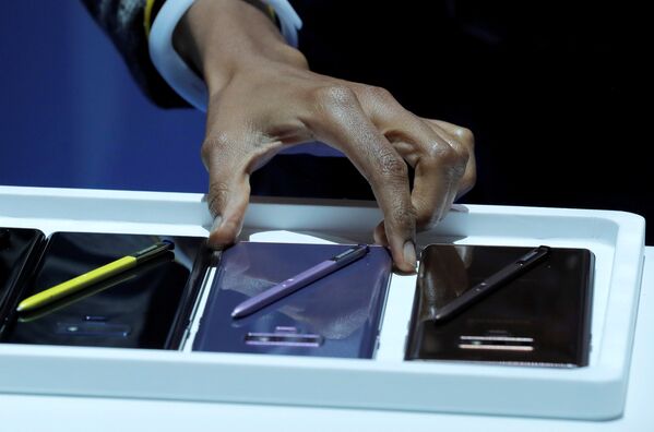 Новый телефон Galaxy Note 9 на презентации Galaxy Unpacked в Нью-Йорке