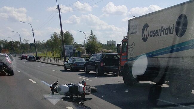 На месте ДТП на проспекте Луначарского в Санкт-Петербурге. 10 августа 2018