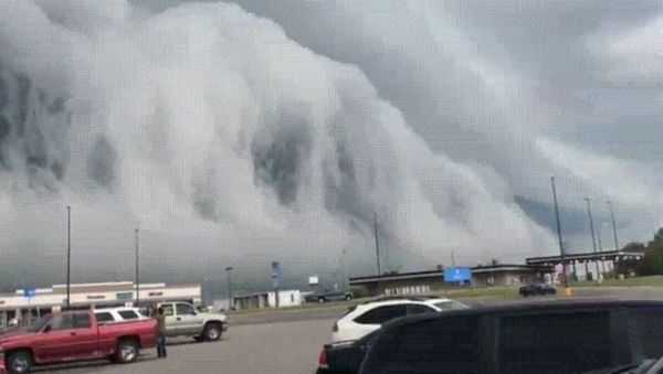 Облака над Верхним Озером в штате Иллинойс, США. 10 августа 2018