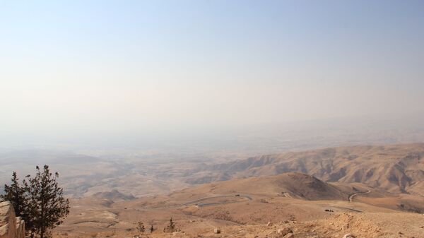 Вид на Иорданскую долину с горы Нево, Иордания. Архивное фото