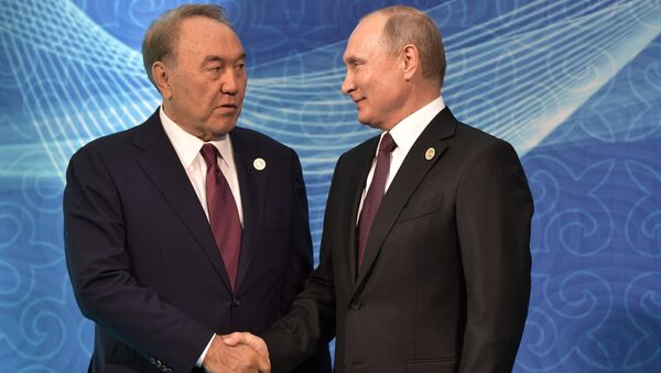 Владимир Путин и президент Казахстана Нурсултан Назарбаев на церемонии встречи глав государств-участников V Каспийского саммита в Актау. 12 августа 2018