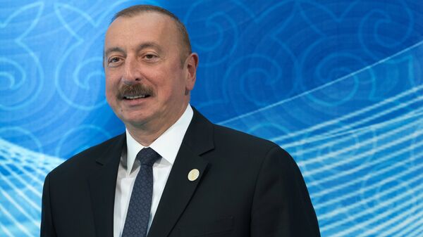 Президент Азербайджана Ильхам Алиев на церемонии встречи глав государств-участников V Каспийского саммита в Актау. 12 августа 2018