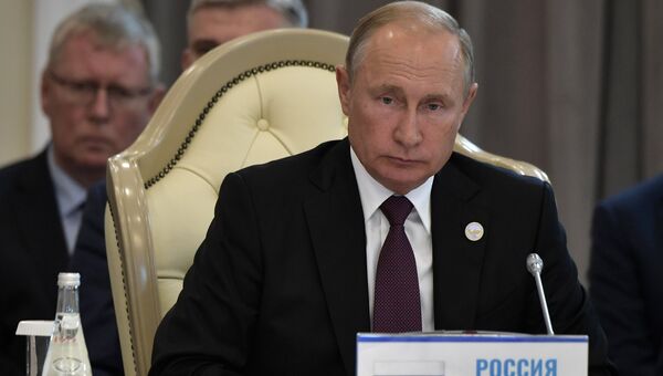 Владимир Путин на встрече в узком составе глав государств-участников V Каспийского саммита в Актау. 12 августа 2018