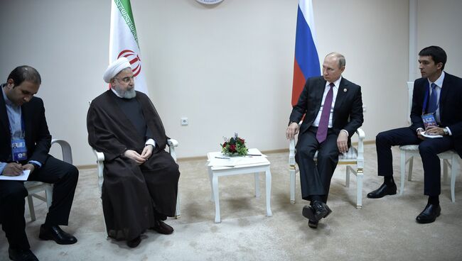 Владимир Путин и президент Ирана Хасан Роухани во время встречи в рамках саммита глав государств-участников V Каспийского саммита в Актау. 12 августа 2018