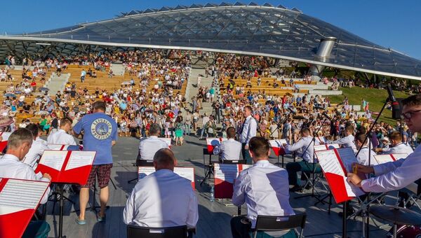 Выступление Центрального военного оркестра МО РФ в парке Зарядье