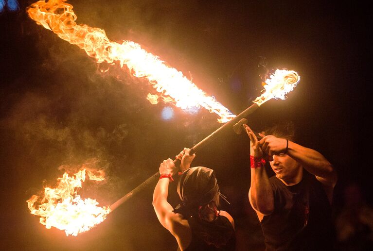 Участники Крым Fire Fest в Коктебеле