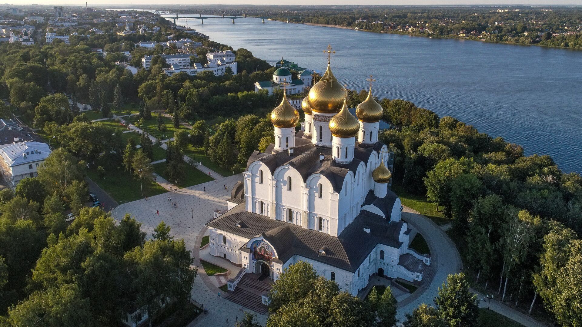 Успенский кафедральный собор на стрелке Волги и Которосли в Ярославле - РИА Новости, 1920, 10.06.2021