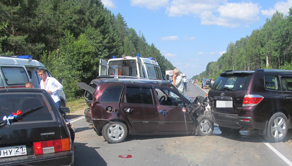 ДТП с участием трех автомобилей из свадебного кортежа в Ибресинском районе, Чувашская Республика. 12 августа 2018
