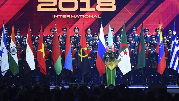 Министр обороны РФ генерал армии Сергей Шойгу выступает на церемонии закрытия Армейских международных игр (АрМИ-2018) на подмосковном полигоне Алабино