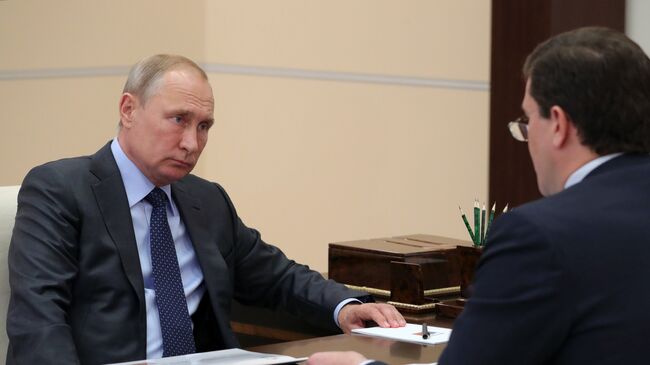 Владимир Путин и губернатор Нижегородской области Глеб Никитин во время встречи