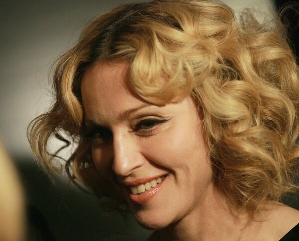 Певица Мадонна в Нью-Йорке 2 декабря 2007 года