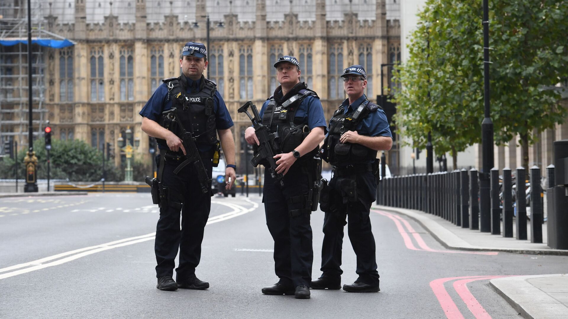 Сотрудники полиции у здания парламента в Лондоне, Великобритания. 14 августа 2018 - РИА Новости, 1920, 07.08.2021