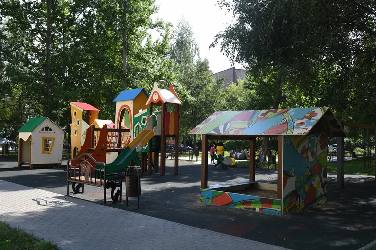 Двор на Новомарьинской Двор на Новомарьинской