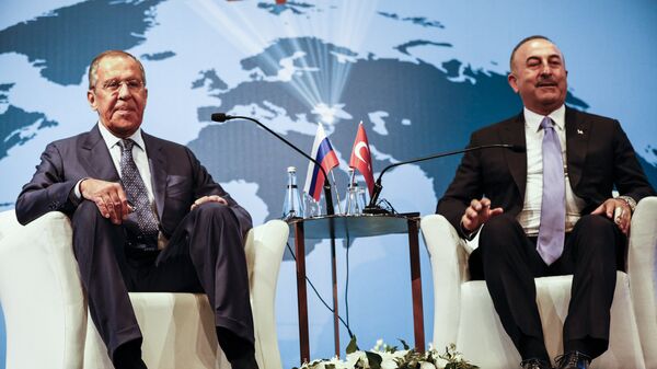 Сергей Лавров и Мевлют Чавушоглу во время встречи в Турции