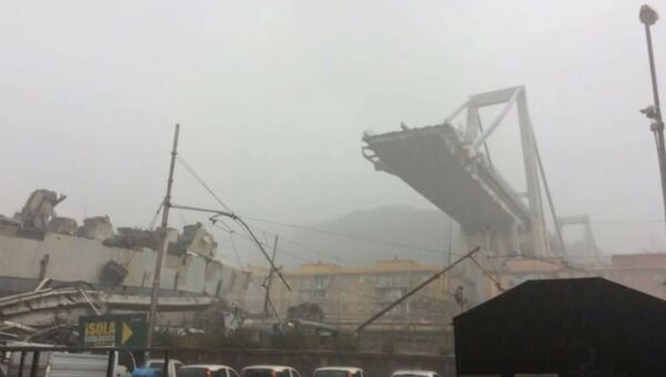 LIVE: Автомобильный мост обрушился близ Генуи