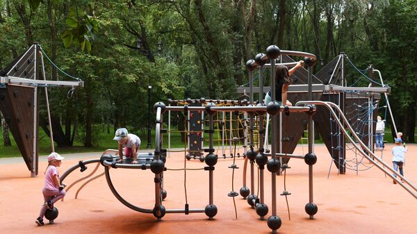 Детская площадка в Грачевском парке
