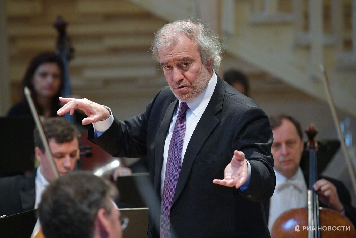 Gergiev sagte, dass er auf die Hilfe der Regierung und des Kultusministeriums angewiesen sei