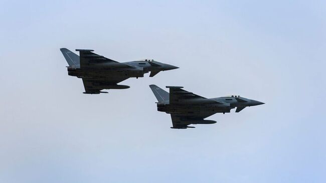 Пара истребителей Eurofighter Typhoon