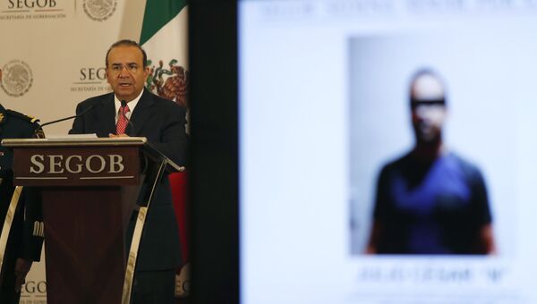 Глава МВД Мексики Альфонсо Наваррете объявляет о задержании лидера картеля Ла Линеа Хулио Сесара Торреса. 15 августа 2018