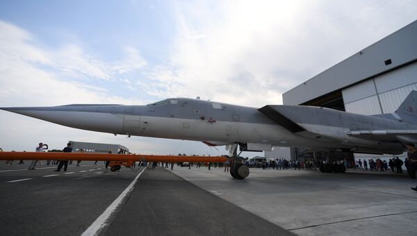 Выкатка для наземных и летных испытаний модернизированного бомбардировщика Ту-22М3М на Казанском авиационном заводе имени Горбунова. 16 августа 2018