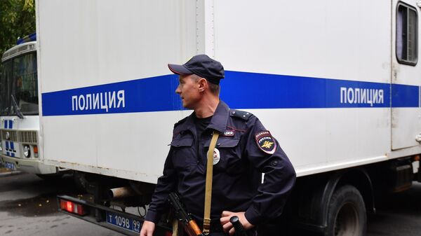 Полицейский у Дорогомиловского суда Москвы