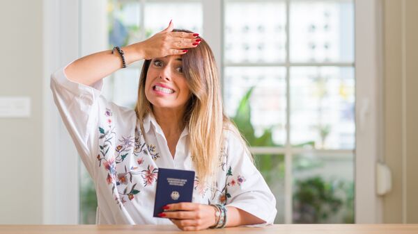 Девушка с немецким паспортом
