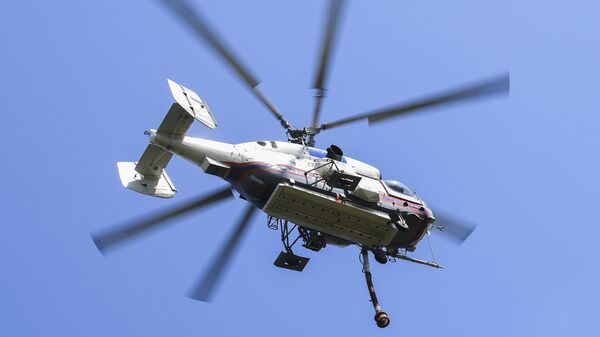 Пожарно-спасательный вертолет Ка-32А на показательном тушении пожара 