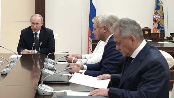 Владимир Путин проводит совещание с постоянными членами Совета безопасности РФ. 17 августа 2018