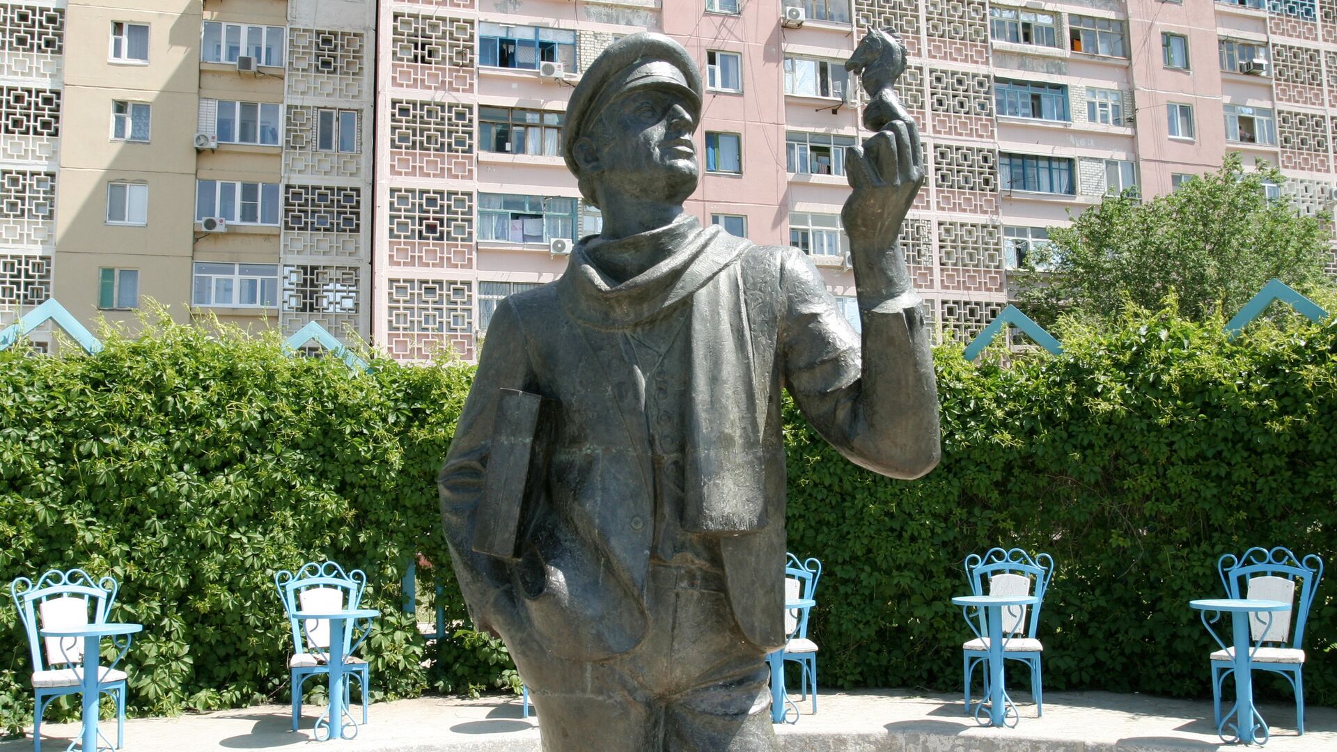 Памятник Остапу Бендеру - РИА Новости, 1920, 10.02.2021