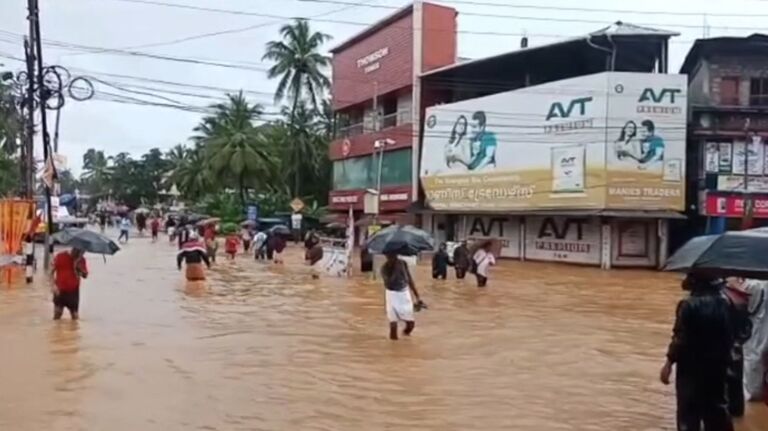 Потоп в Индии. Кадры наводнения в штате Керала