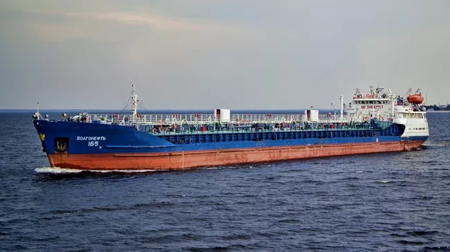 Танкер Волгонефть-165