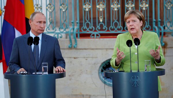 Президент России Владимир Путин и канцлер Германии Ангела Меркель во время совместной пресс-конференции. 18 августа 2018