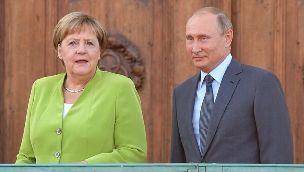 Президент РФ Владимир Путин и федеральный канцлер ФРГ Ангела Меркель во время встречи в резиденции правительства ФРГ Мезеберг. 18 августа 2018