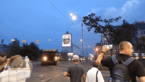 Инцидент с Буком, въехавшим в здание в Киеве, сняли на видео