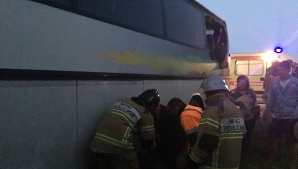 Ликвидация последствий столкновения автобуса с КамАЗом в Андроповском районе Ставропольского края